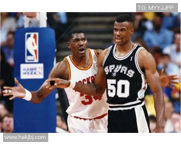 大卫罗宾逊与奥拉朱旺的巅峰对决谁才是真正的篮球传奇